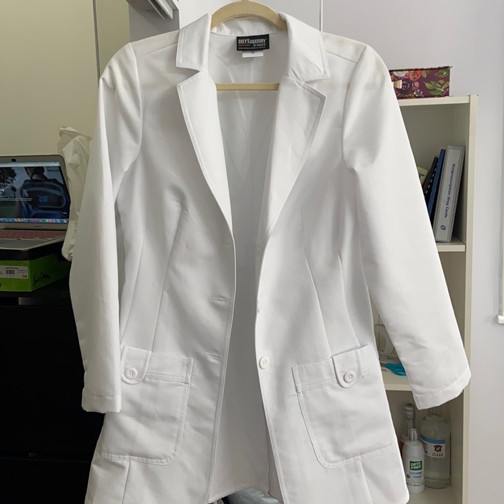Grey’s Anatomy white lab coat